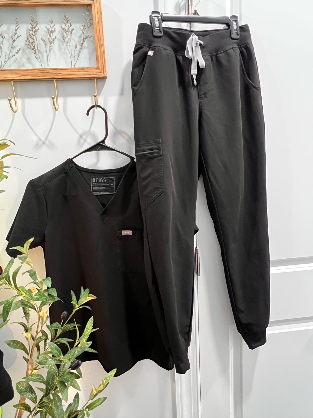 Figs One Black Catarina Scrub Top & One Jogger Pants Set (item 003)